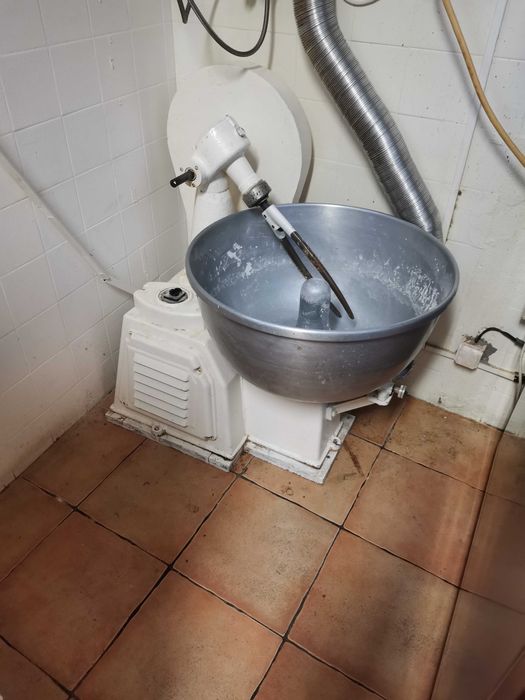 Vende amassadeira em bom estado