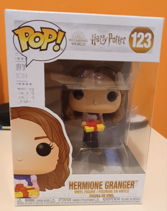 Funko Pop Hermione Holding Gift