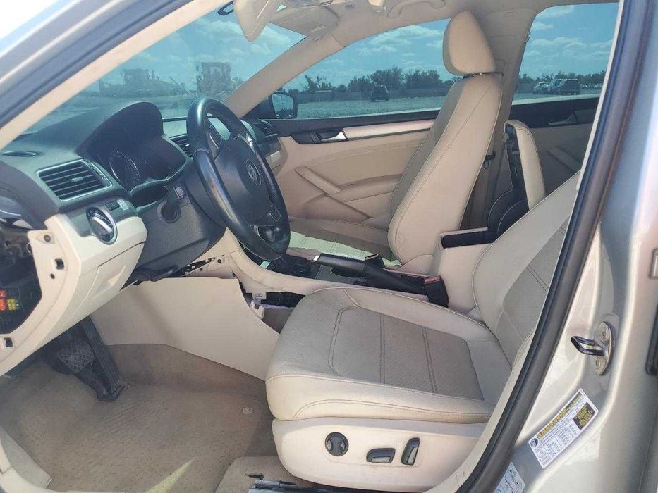 В дорозі VOLKSWAGEN PASSAT SE 2014 фольцваген пасат США фото відправки