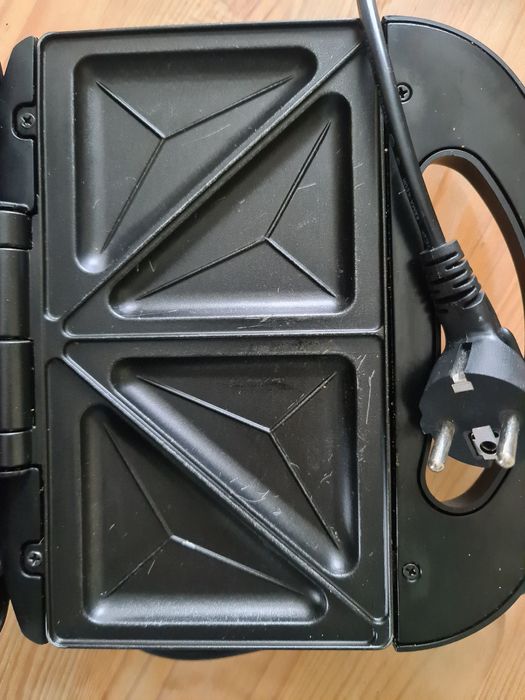 Бутербродниця (сендвічниця)  MAGIO MG-360N