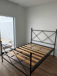 Cama de casal em ferro