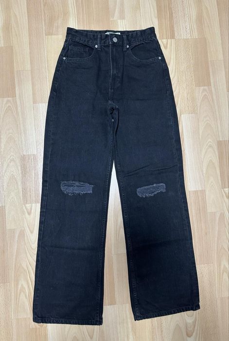 Женские джинсы фирмы Bershka, в одеальном состоянии. Одевала 2 раза.