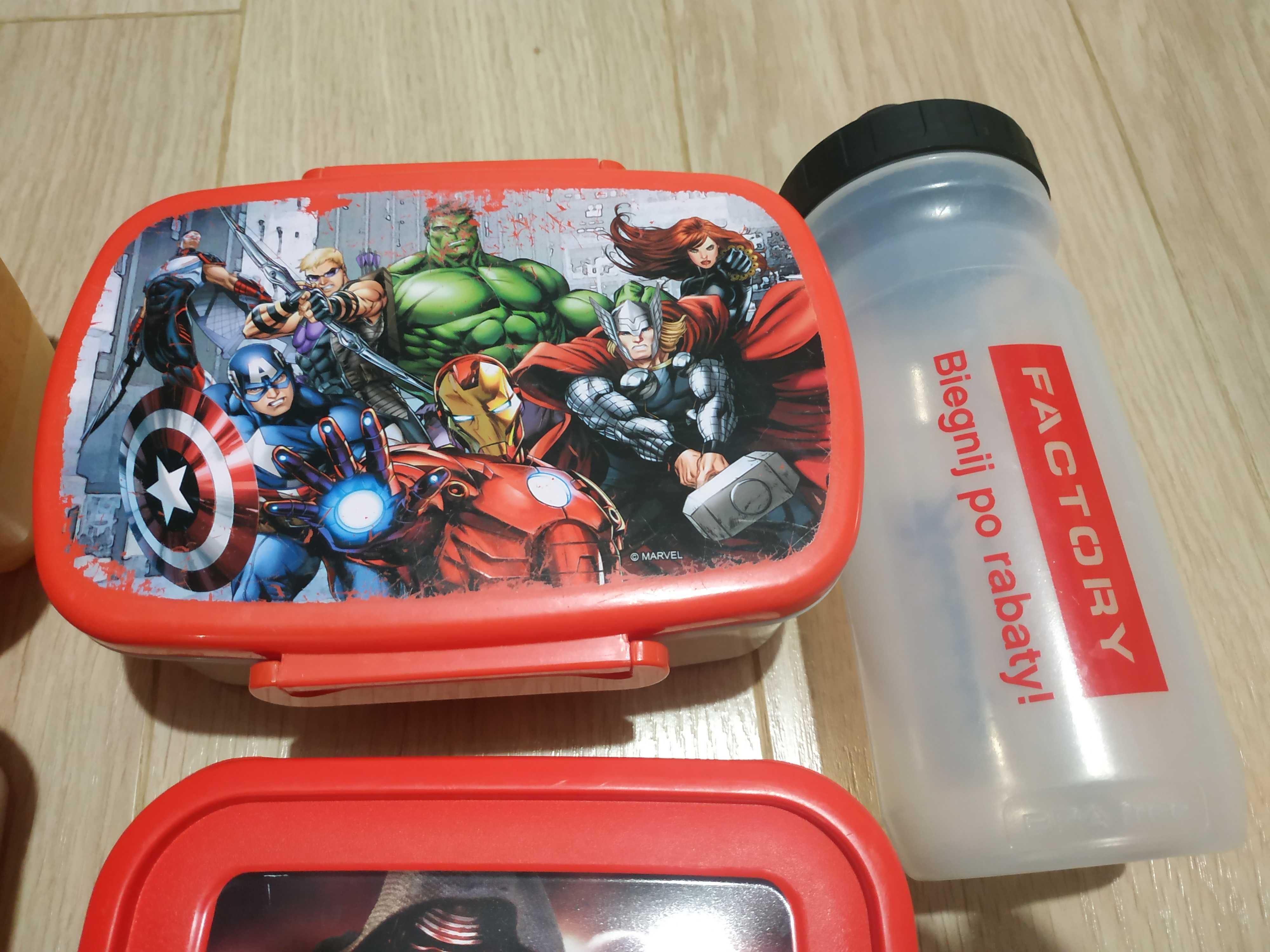 Śniadaniówka AVENGERS + bidon 600 ml - 4 pojemniki STAR WARS Gratis
