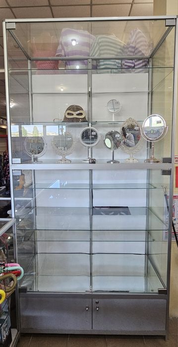 Продам торговые витрины,кассы