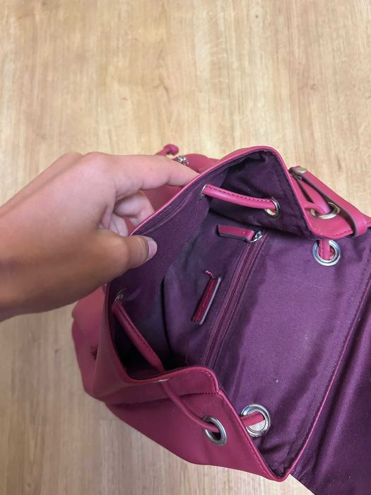 Mochila nova vermelha/bordeaux de Senhora