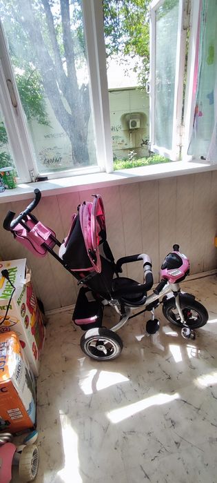 Детский трехколесный велосипед с ручкой