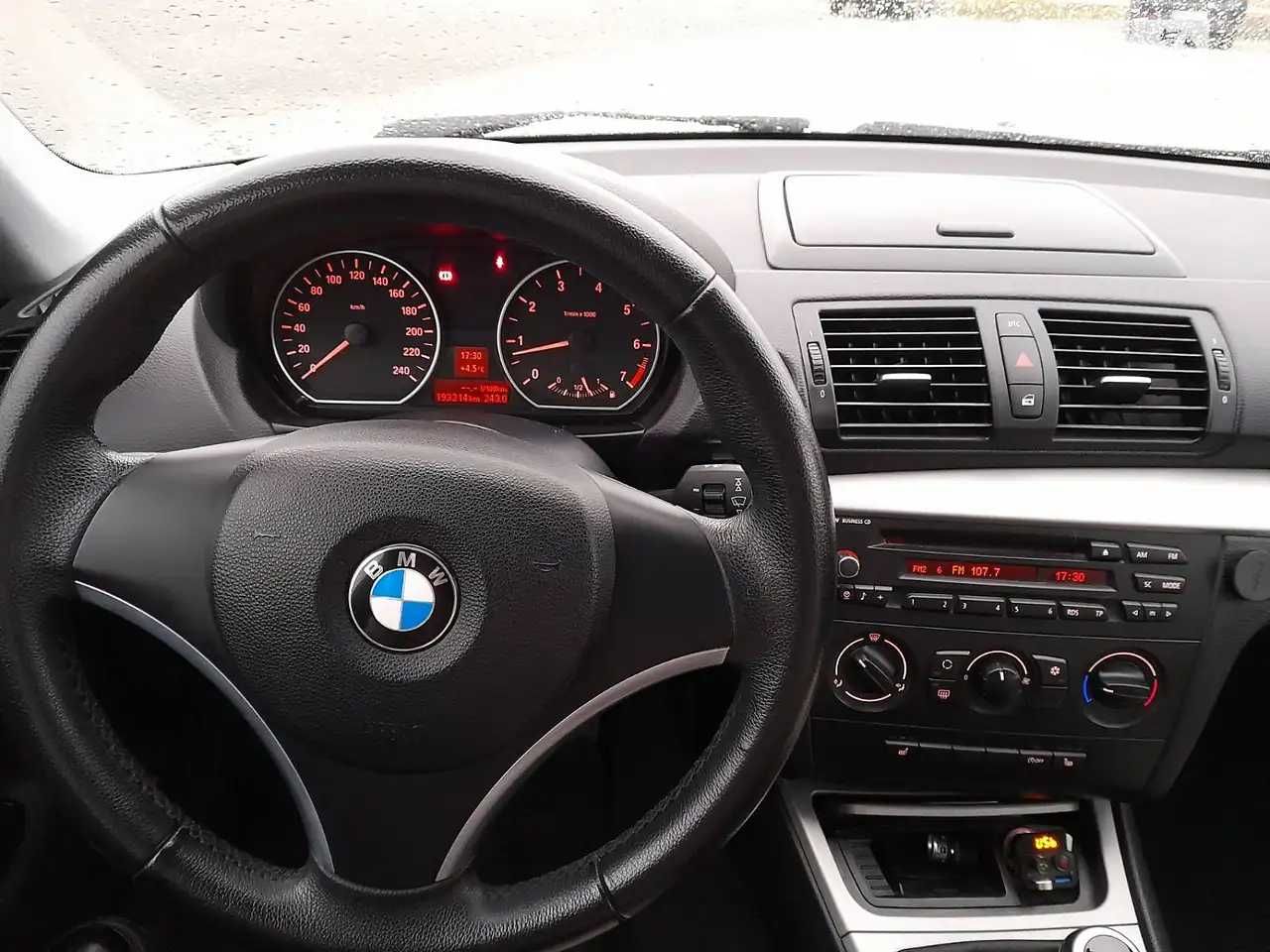 BMW 1 Series 2009 E87 (FL) • 116i AT (122 к.с.)
