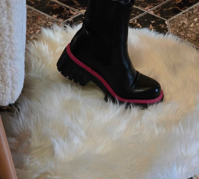 Ботінки/Челсі  ( жіночі / дизайнерські) бренду Lola Casademunt