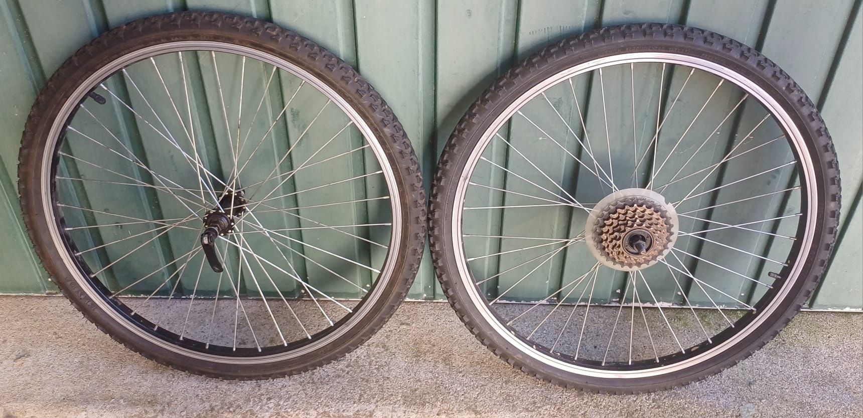 Bicicletas Specialized e suporte MSC, pedais Ritchey