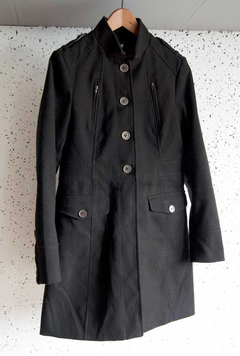 Piękny czarny płaszcz w militarnym stylu H&M 38 M