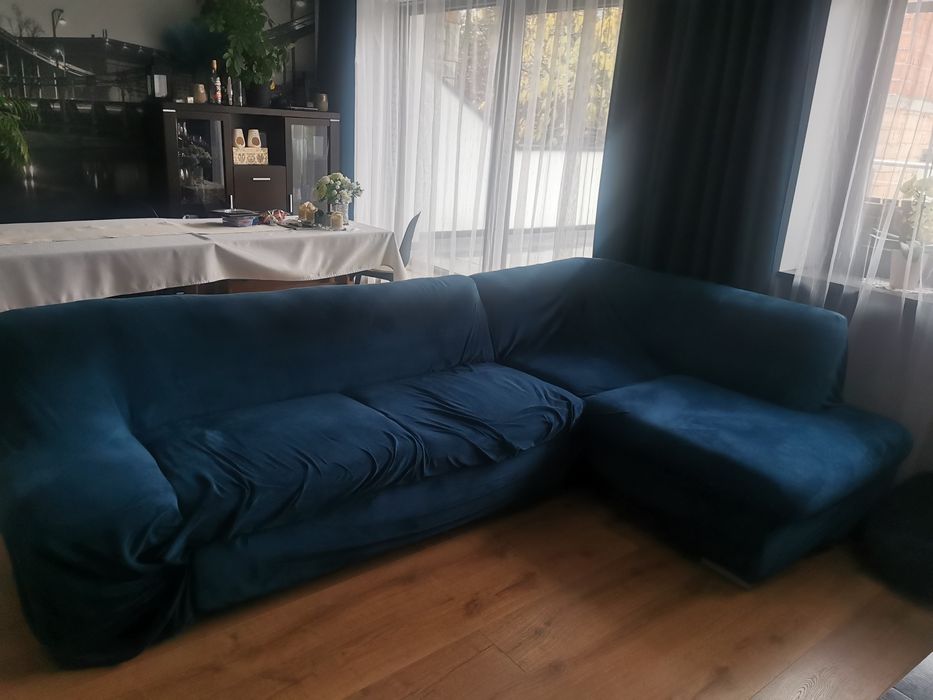 Kanapa narożna z funkcją spania.