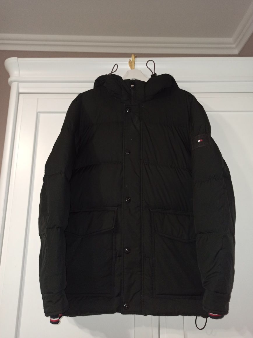 Tommy Hilfiger пуховик дутий куртка
Пуховик MW0MW27683 Чорний Regular