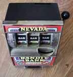 Skarbonka - kasynowy automat - Las Vegas styl - slots maszyna