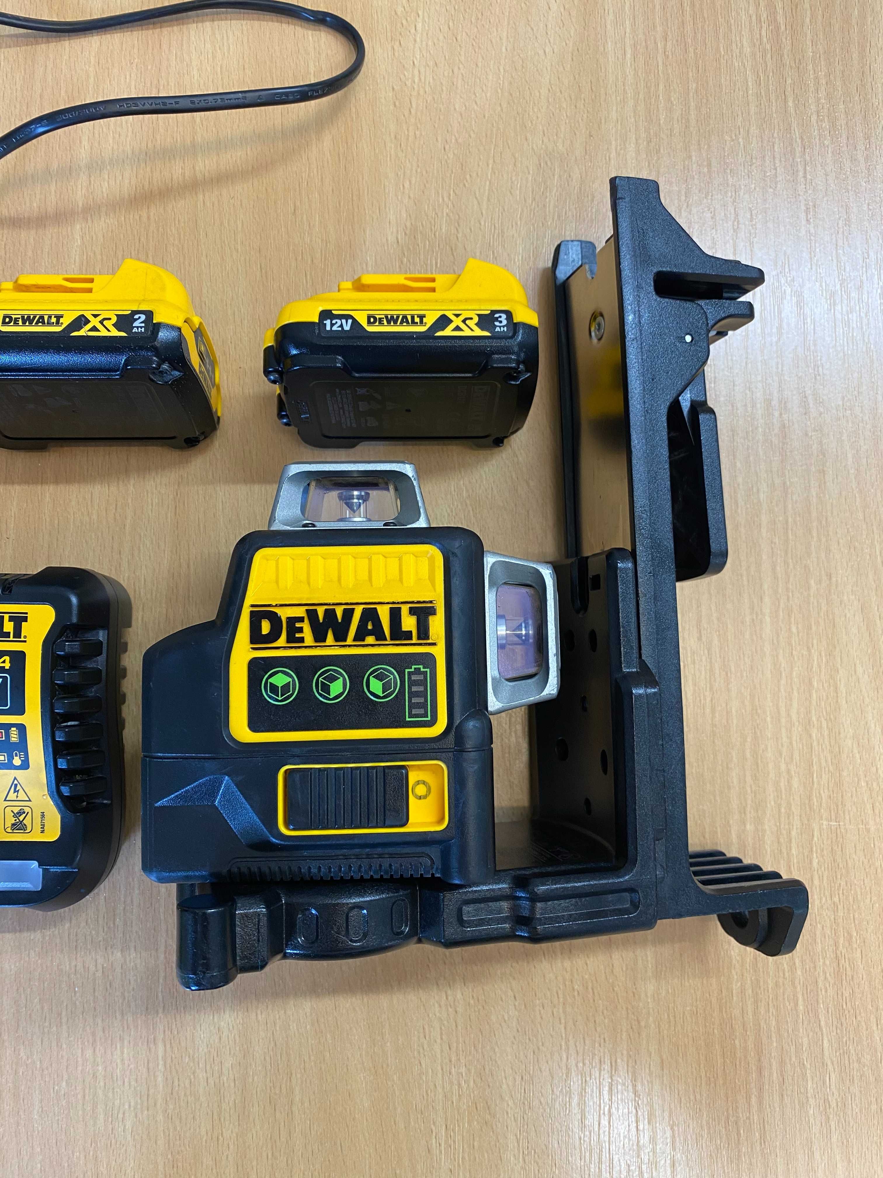 Laser DeWalt DCE089G Laser 3-wiązkowy 3D 360° + 2x Aku DeWalt DCB1104