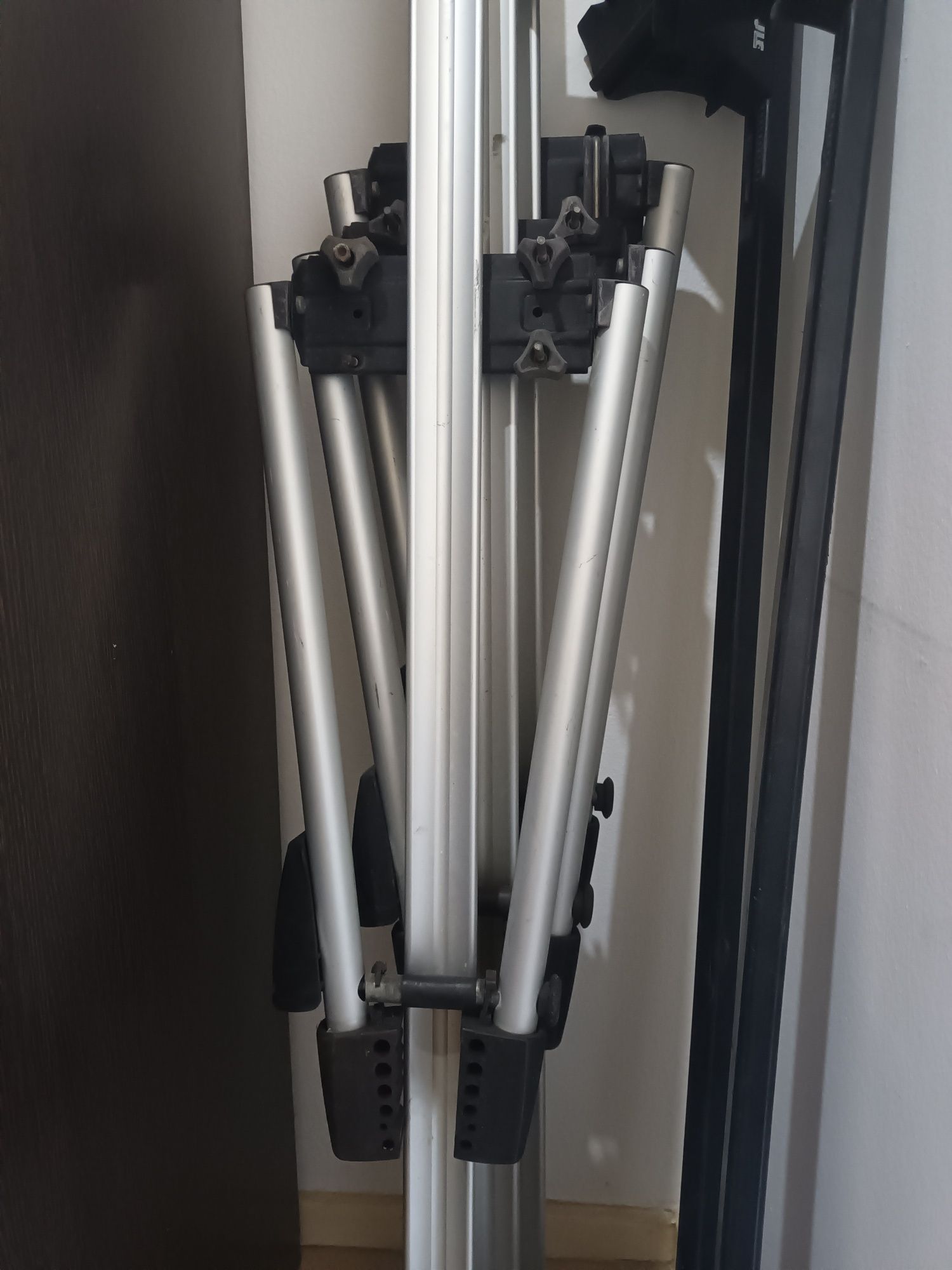 Barras de tejadilho e suportes thule