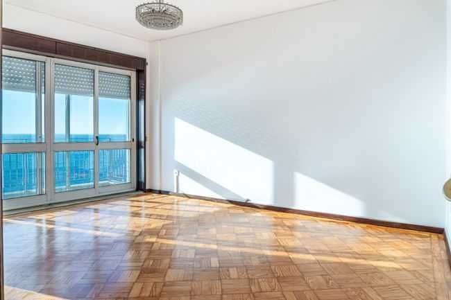 Magnífico apartamentoT4, na Av. Brasil.