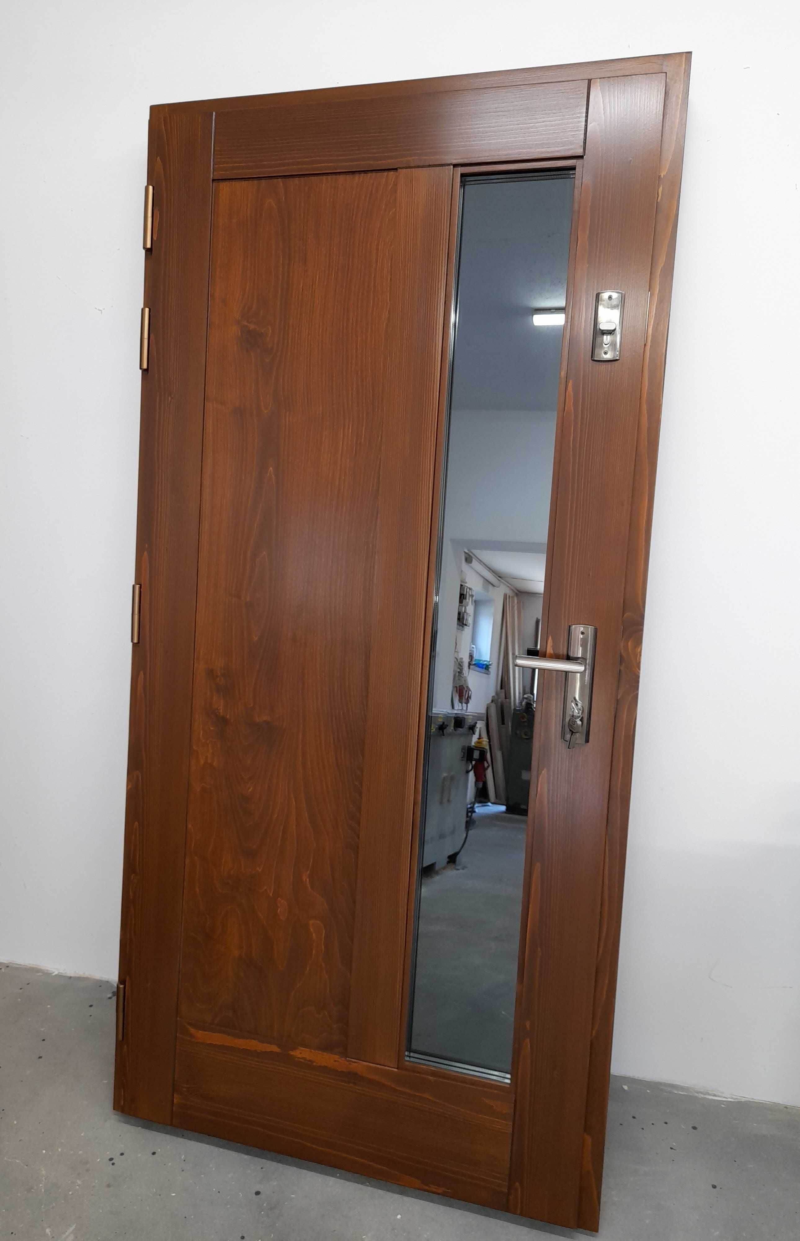 Drzwi zewnętrzne z litego drewna na wymiar