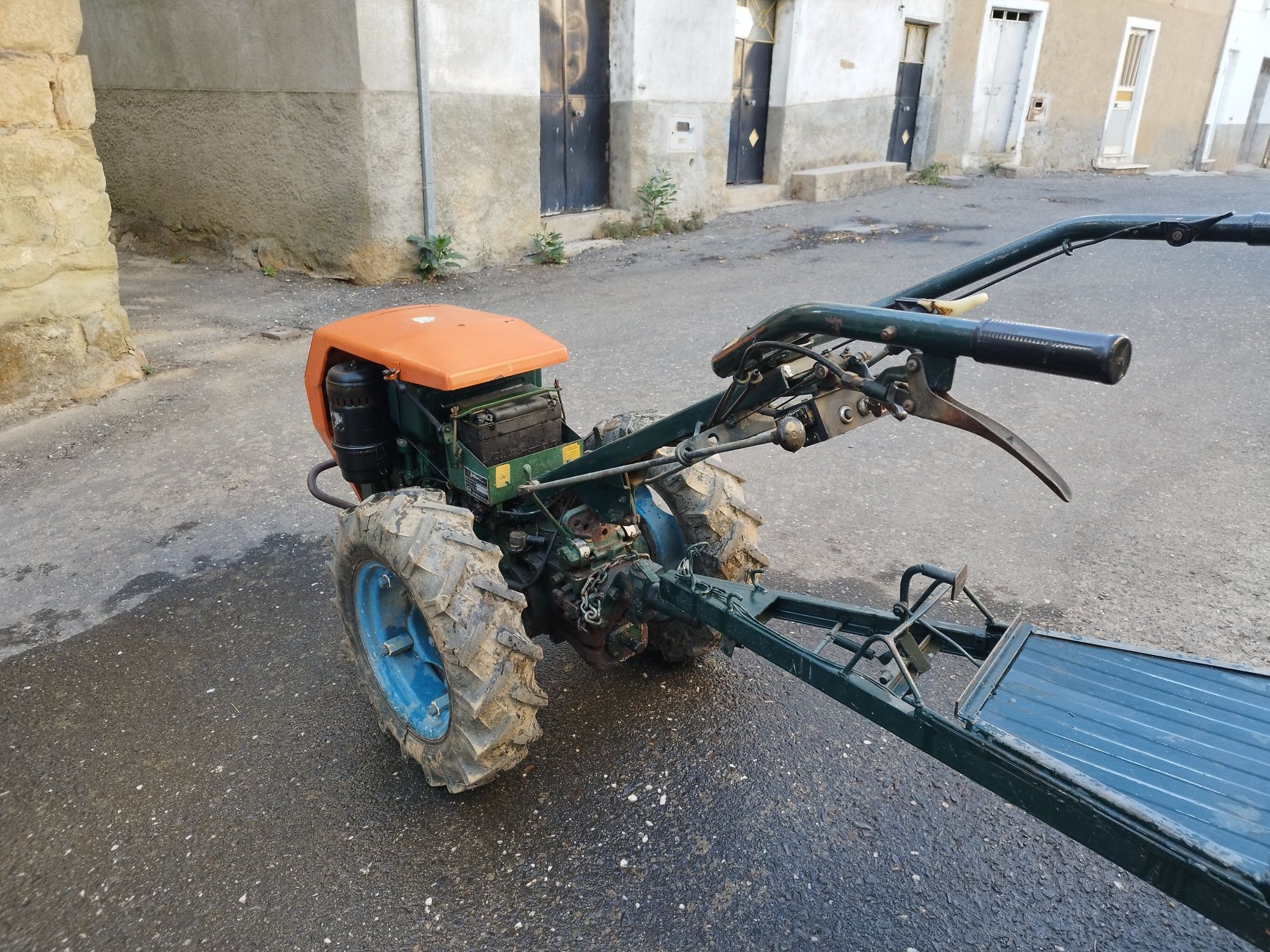 Trator/Motocultivador Goldoni 18cv