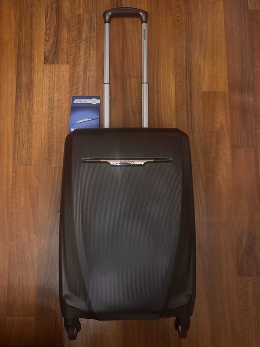 Nowa walizka Samsonite Winfield 3 DLX 20''