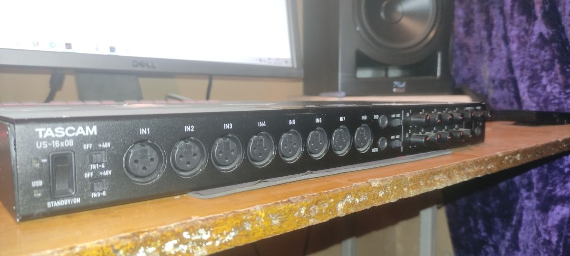 Звукова карта TASCAM US 16x08