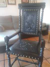 Cadeira imponente estilo Manuelino