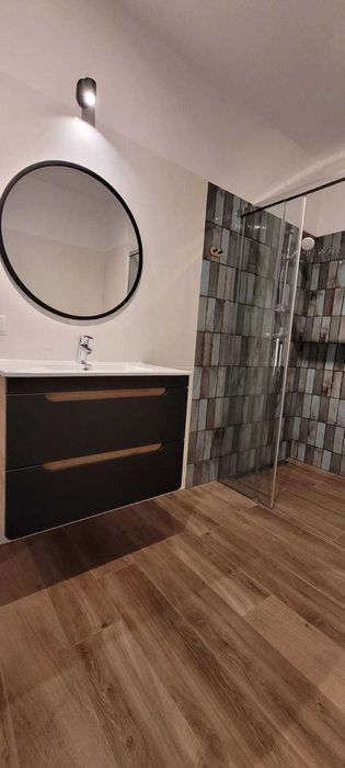 Stylowe mieszkanie blisko centrum z dużym tarasem i widokiem na góry.