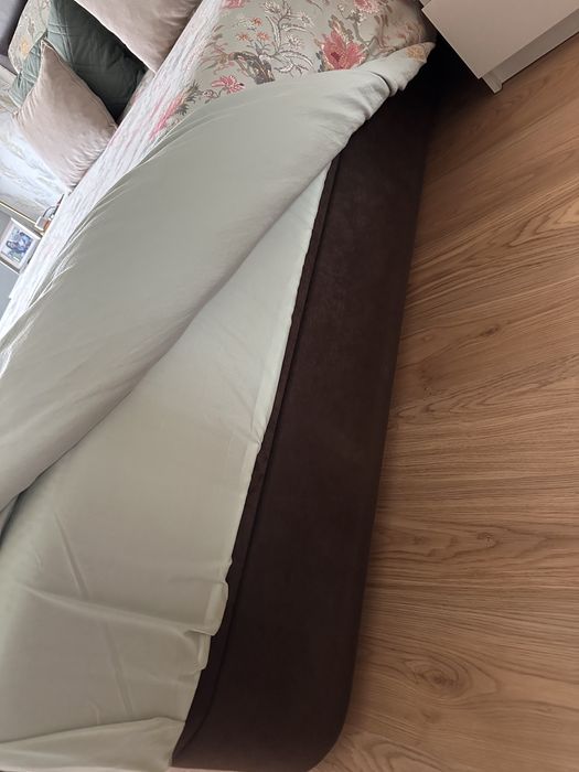 Banco pe de cama e cama