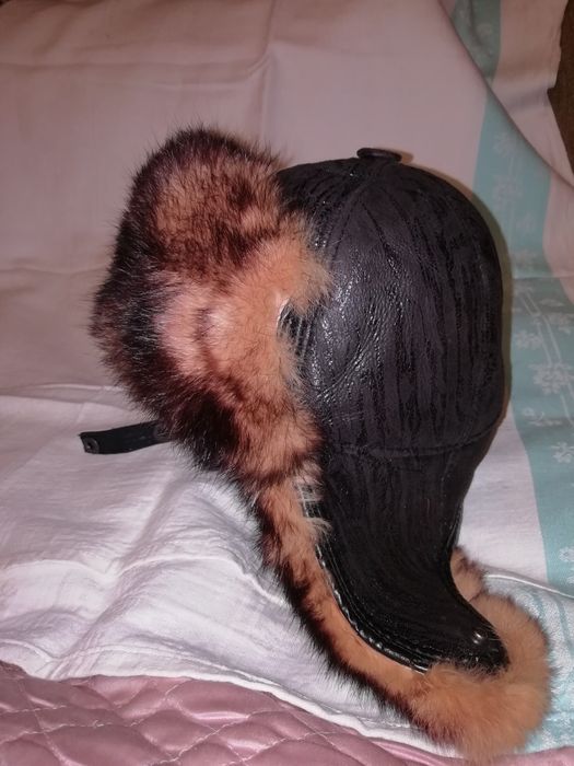 Зимняя шапка на ребёнка,подростка  .Натуральная кожа  и  мех