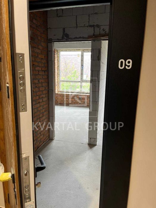 Центрі Ірпеня готова квартира в зданому будинку з газом. Роби ремонт!