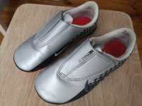 Korkotrampki Nike rozm 27,5 (EUR)