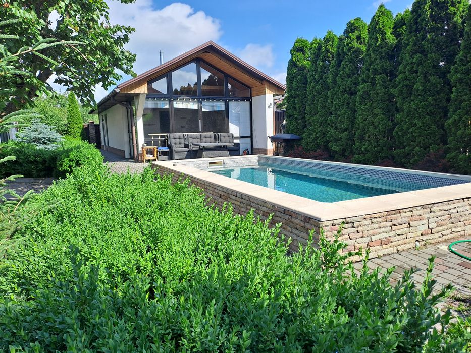 Оренда будинку з басейном новобудова