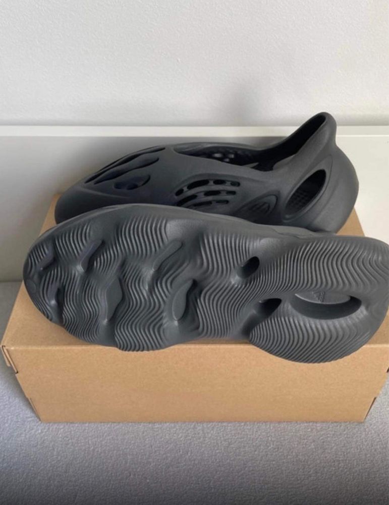 Yeezy foam RNR Carbon 44,5