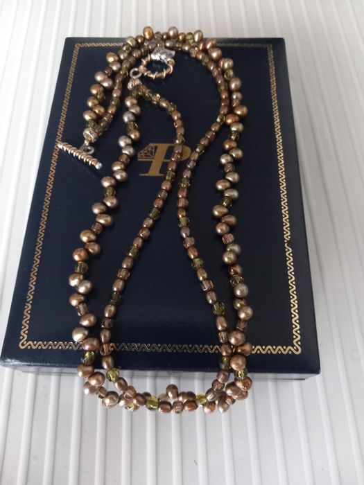 Прикраса з натурального оксамиту та срібла.