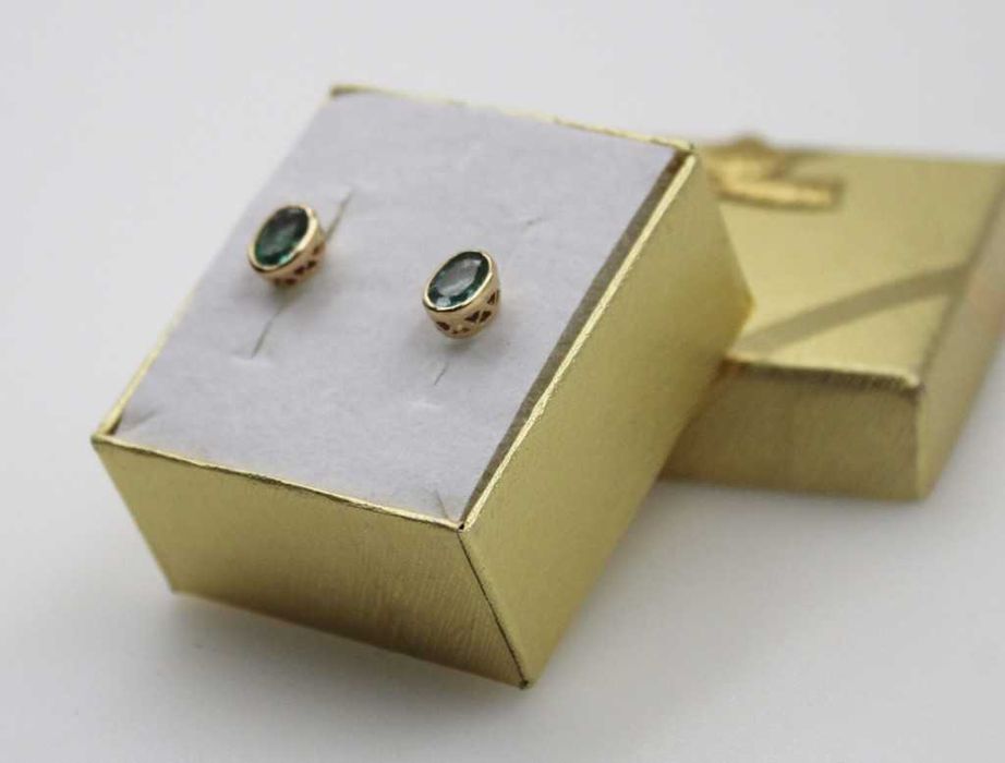 Złote kolczyki sztyfty z zielonym kamieniem 585/1,76