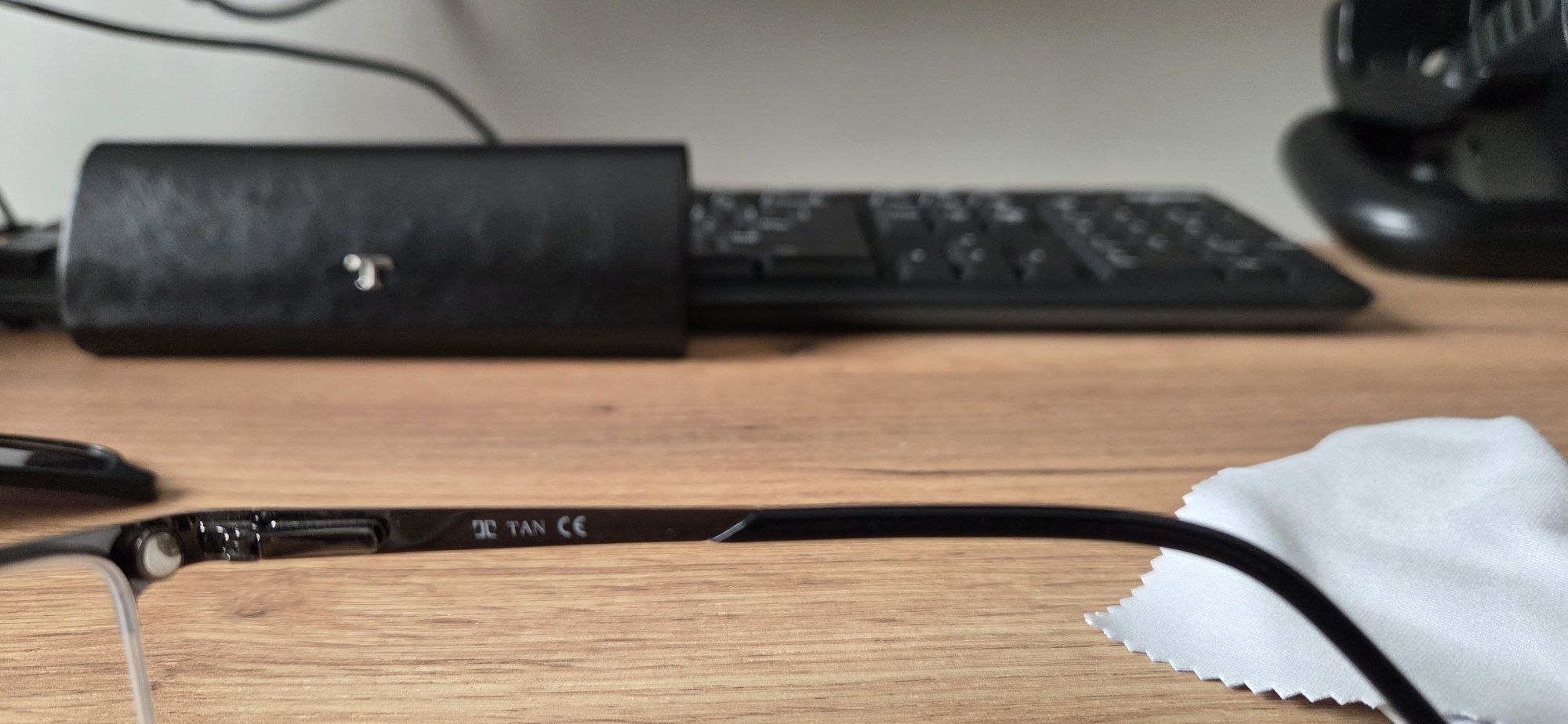 Okulary TAN,  -0,75 oba szkła. Nowe + nakładki przeciwsłoneczne.