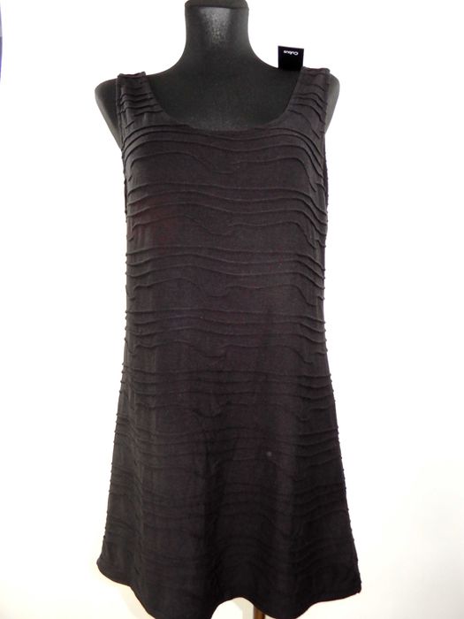 Sukienka przed kolano mała czarna tłoczona na ramiączkach Cubus 42 XL