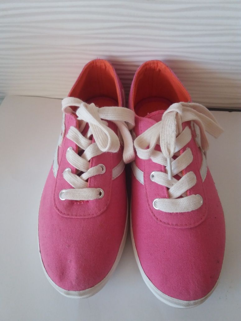 Tenisówki buty dla dziewczynki rozm. 32,  wkładka 20cm.
