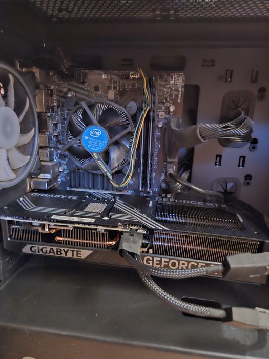 Baza pod komputer – i5 10400F / 16 gb RAM / płyta B460 / zasilacz 550W