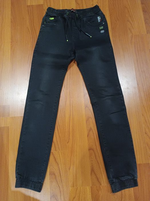 Продам джинси на хлопчика  ріст 158