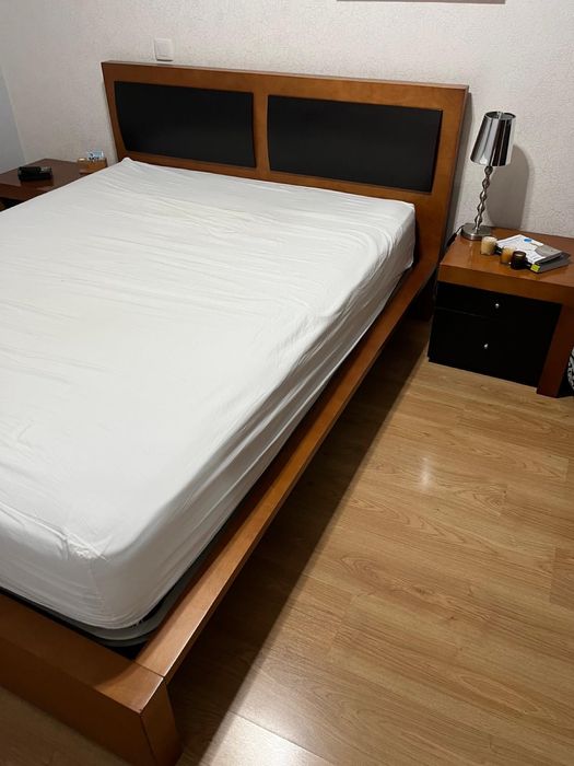 Conjunto de quarto em Cerejeira e Carvalho   maciços