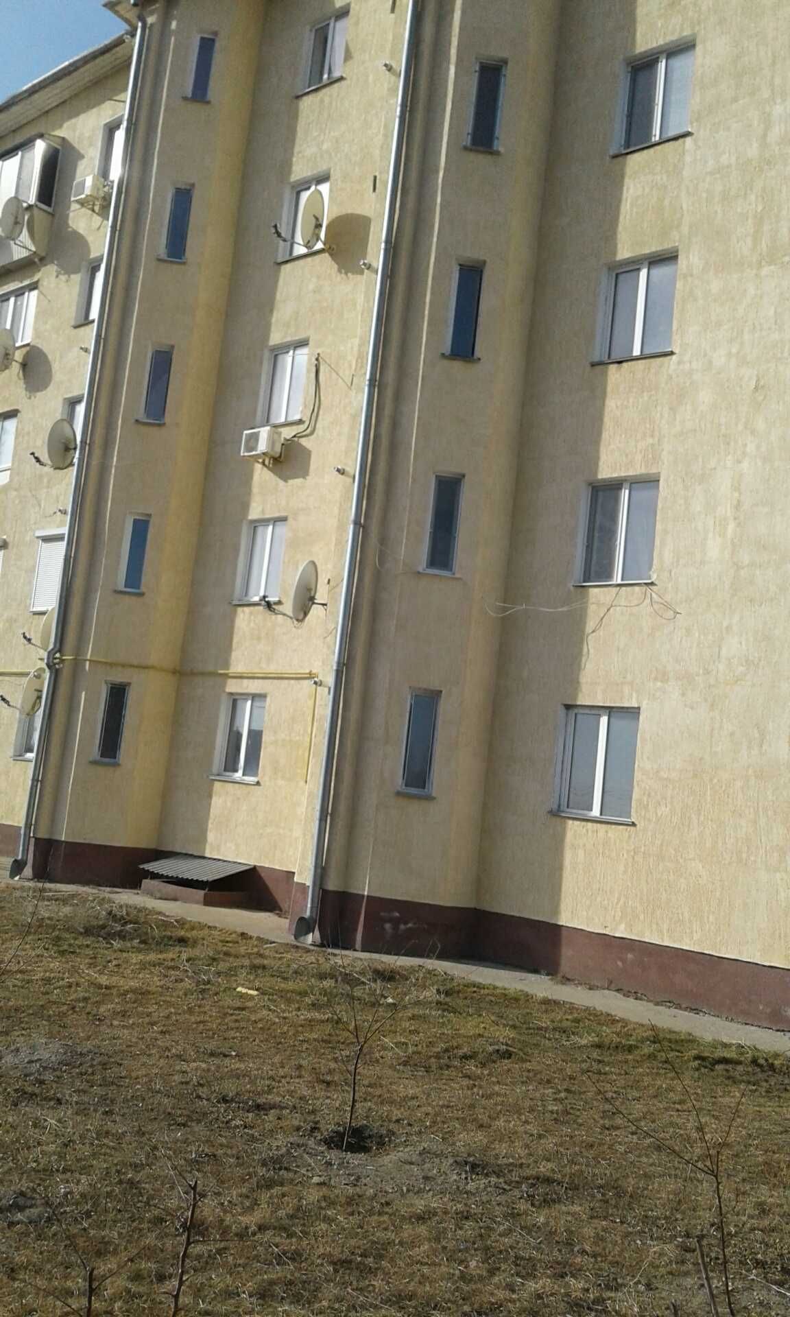 2 комнатная квартира в новом доме на Каролино Бугазе.