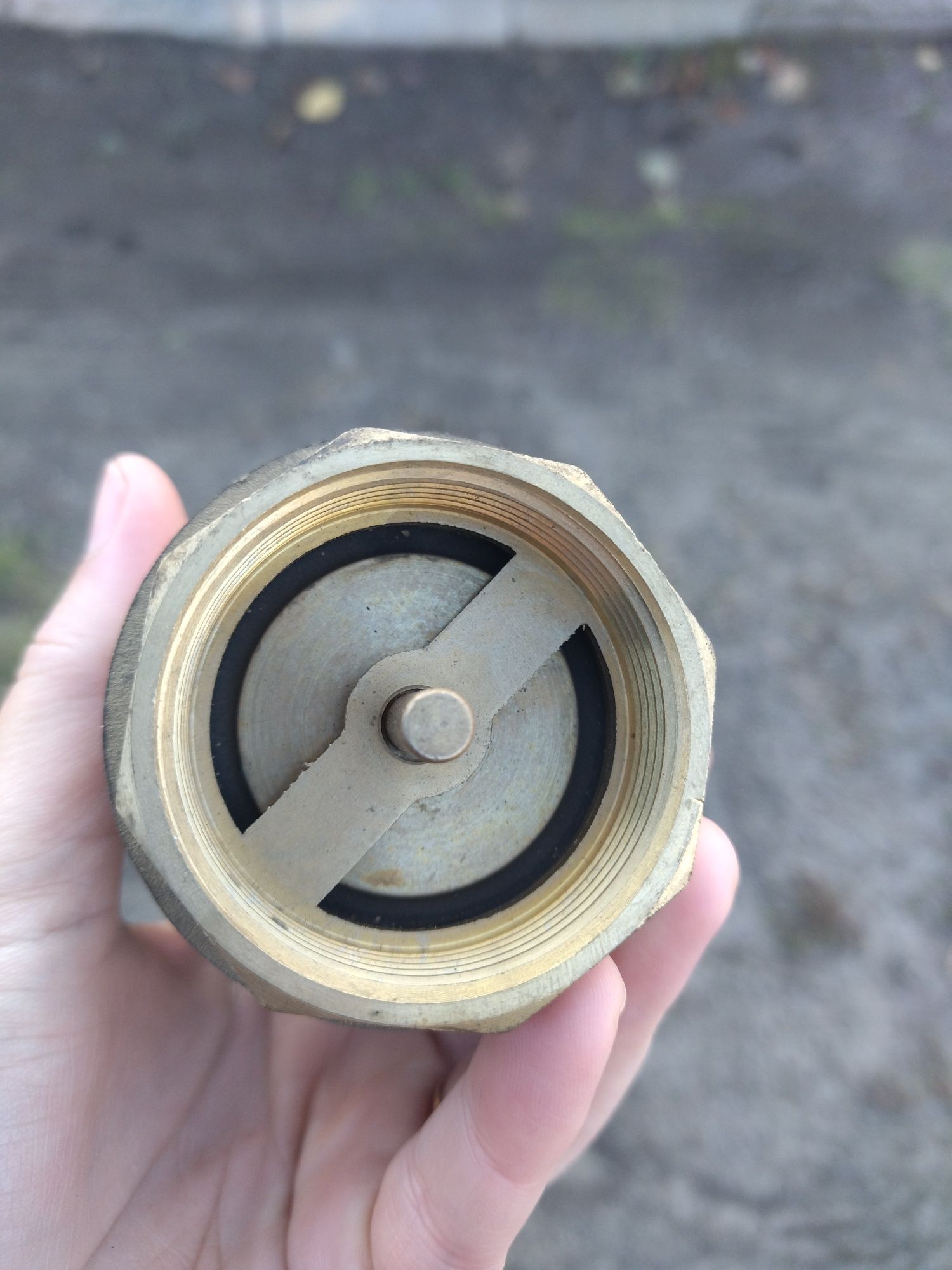 Обратный клапан 1/2 с сеткой латунный шток