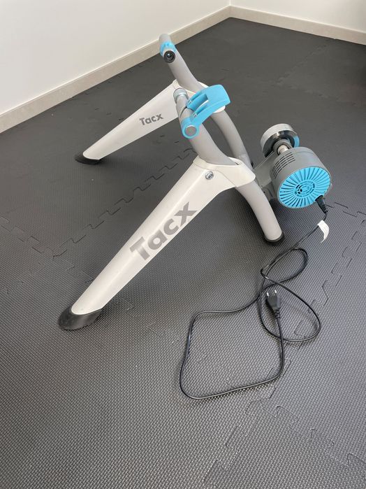 Trenażer Tacx Flow Smart
