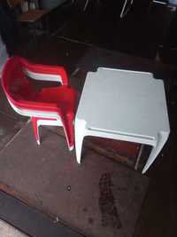 Stolik i krzesełka dla dzieci