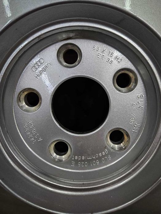 Komplet kół aluminiowych z oponami zimowymi Audi A3 8L 195/65 R15