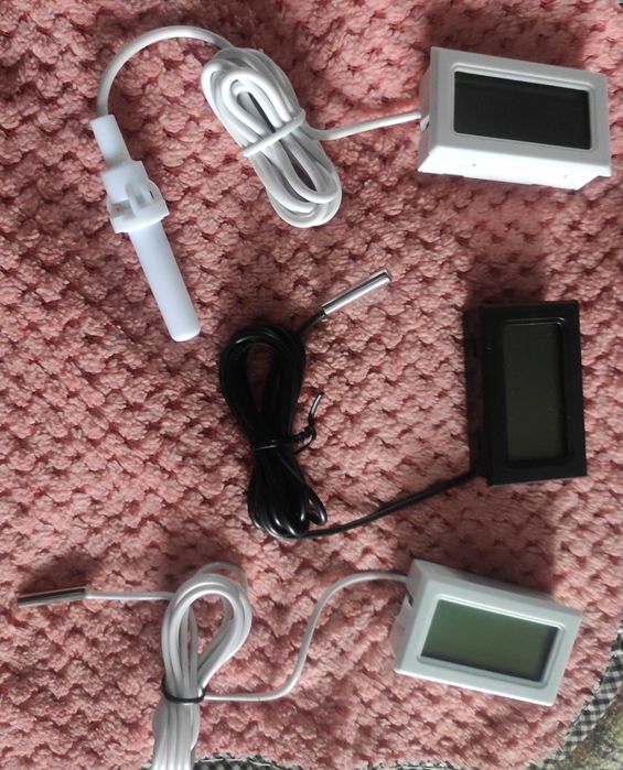 Цифровий термометр с датчиком температуры.Длина шнура 1 м.