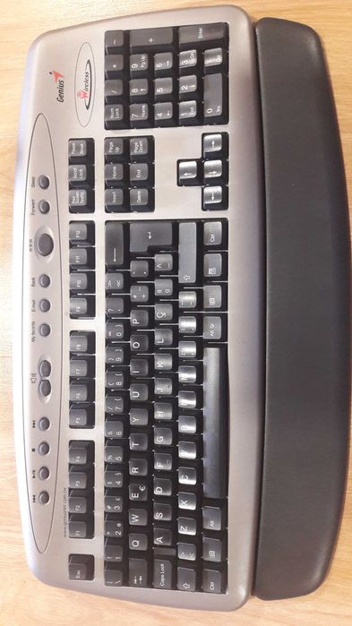 Teclado e Rato Wireless + Receptor/Carregador pilhas GENIUS