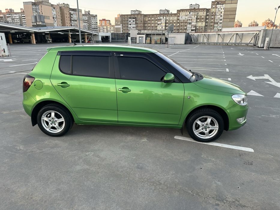 Продам Шкоду Фабію 2012 року 1.4 двигун з ГБО