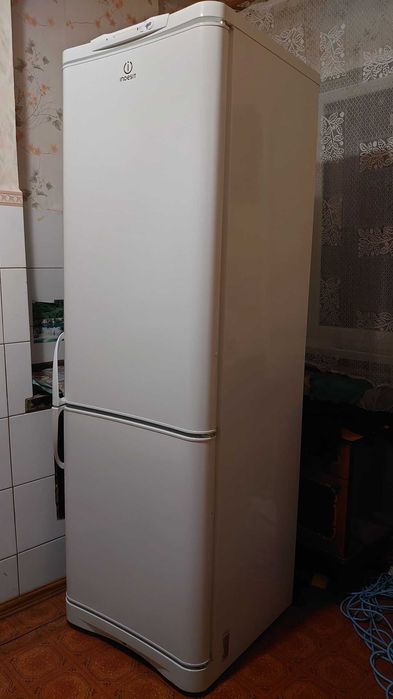 Холодильник INDESIT высота 185см