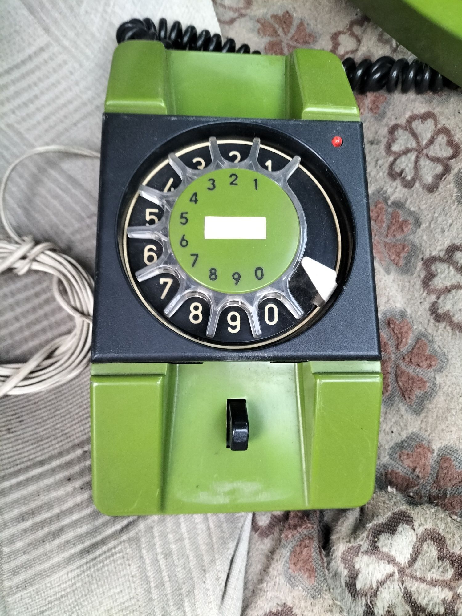 Telefon stacjonarny tarczowy zielony z świata prl-u